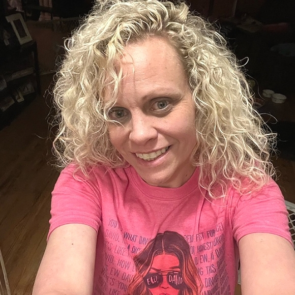 Meet your Posher, Angie - Picture 2 of 4